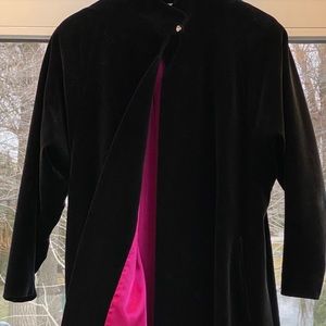 Velvet evening coat w/pink lining